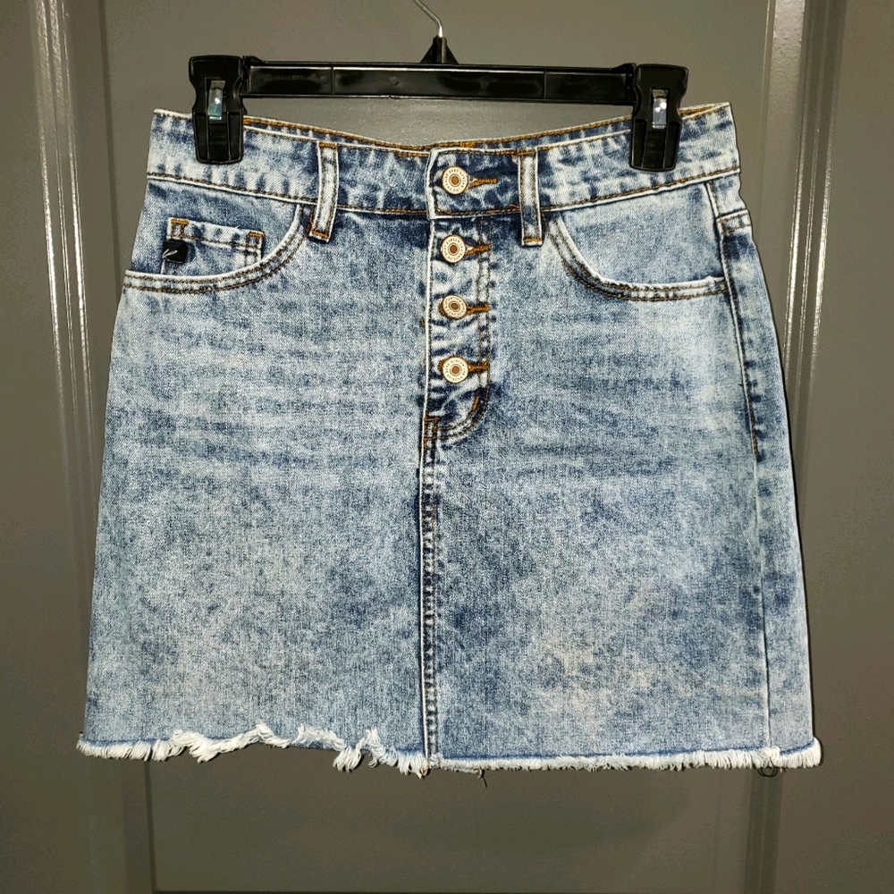 KanCan Womens Throwback Jean Skirt (XS)